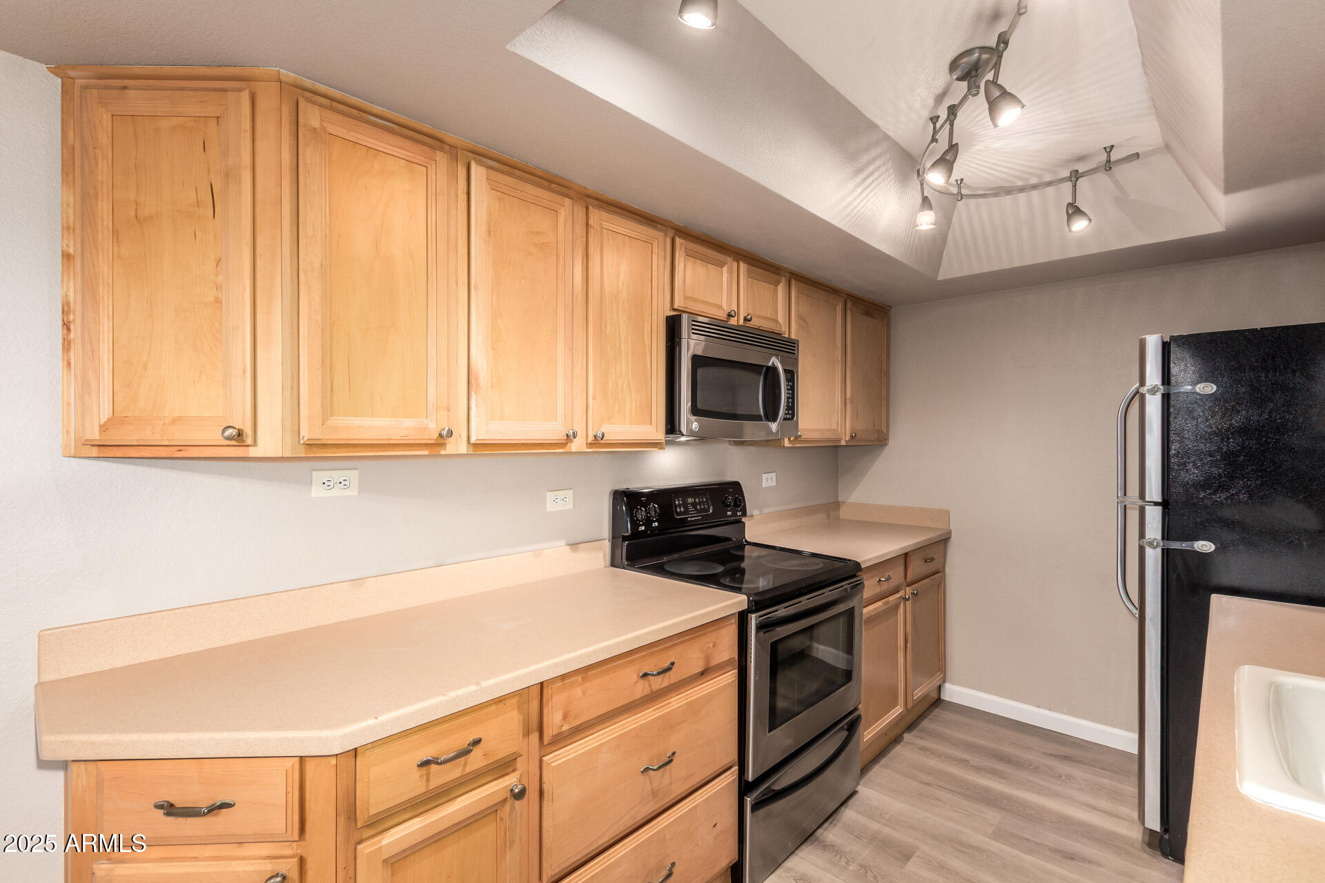 10410 North Cave Creek Road, Unit 1011 Phoenix, AZ 85020 - Photo 14 of 41 a kitchen with stainless steel appliances granite countertop a stove and a microwave