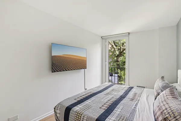 $13,500 | 1319 North Sandburg Terrace, Chicago, IL 60610