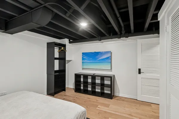 $13,500 | 1319 North Sandburg Terrace, Chicago, IL 60610