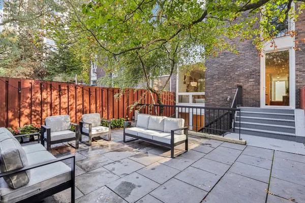 $13,500 | 1319 North Sandburg Terrace, Chicago, IL 60610