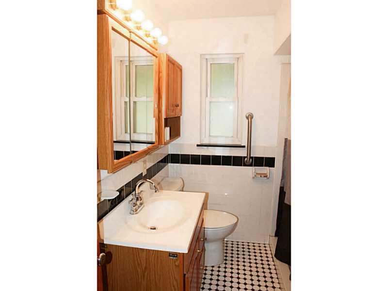407 Baldwin Road Carnegie, PA 15106 - Photo 9 of 24 Full Bath. Main Bath