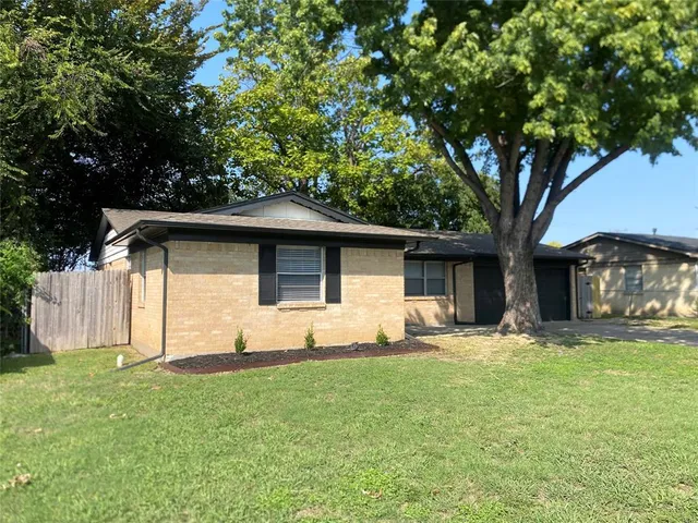 $1,695 | 4927 Eastgate Circle, Dallas, TX 75216