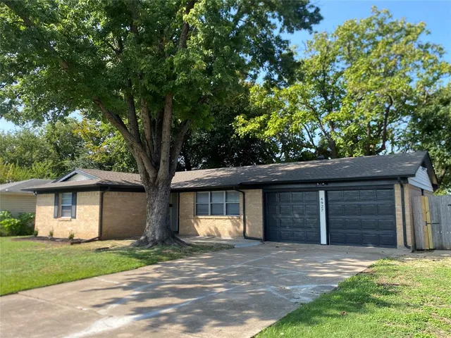 $1,695 | 4927 Eastgate Circle, Dallas, TX 75216