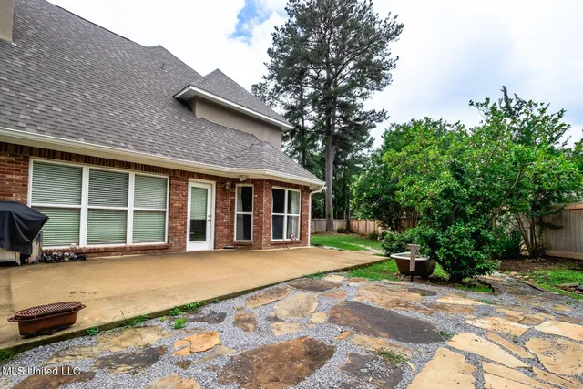 $405,000 | 628 Kinsington Court, Ridgeland, MS 39157