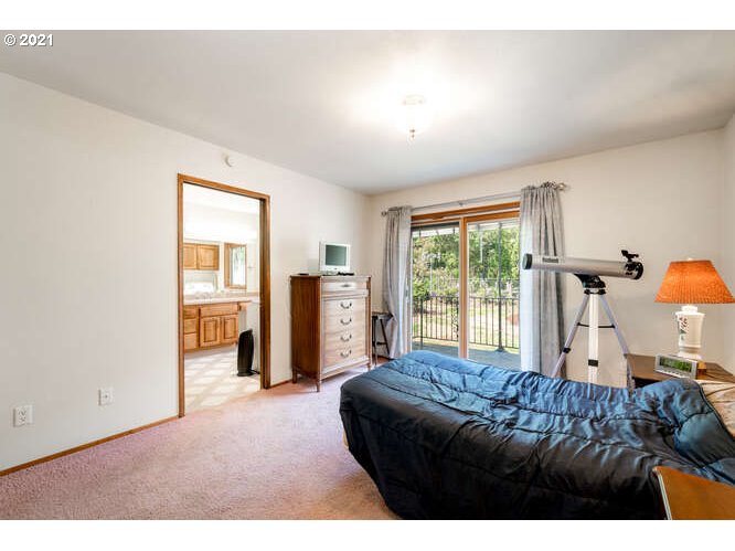 7826 Southwest Ruby Terrace Portland, OR 97219 - Photo 11 of 29