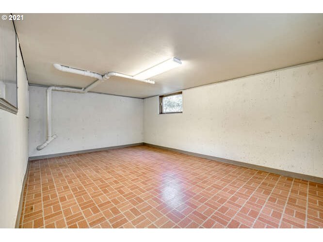 7826 Southwest Ruby Terrace Portland, OR 97219 - Photo 17 of 29