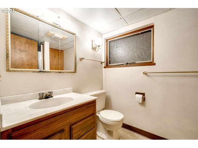 7826 Southwest Ruby Terrace Portland, OR 97219 - Photo 18 of 29