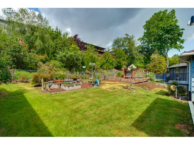 7826 Southwest Ruby Terrace Portland, OR 97219 - Photo 19 of 29