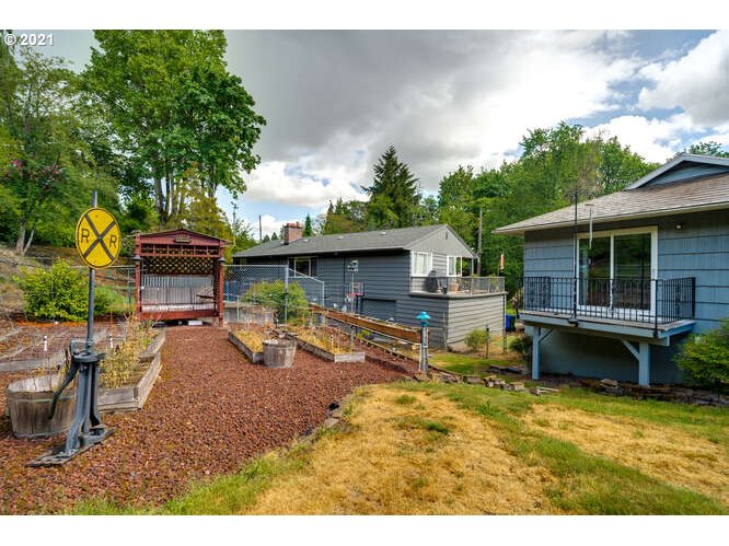 7826 Southwest Ruby Terrace Portland, OR 97219 - Photo 22 of 29