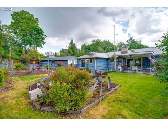 7826 Southwest Ruby Terrace Portland, OR 97219 - Photo 24 of 29