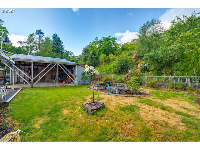 7826 Southwest Ruby Terrace Portland, OR 97219 - Photo 27 of 29