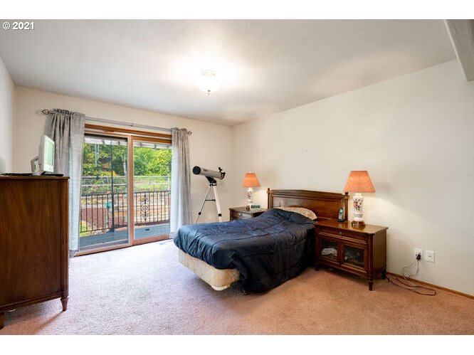 7826 Southwest Ruby Terrace Portland, OR 97219 - Photo 10 of 29