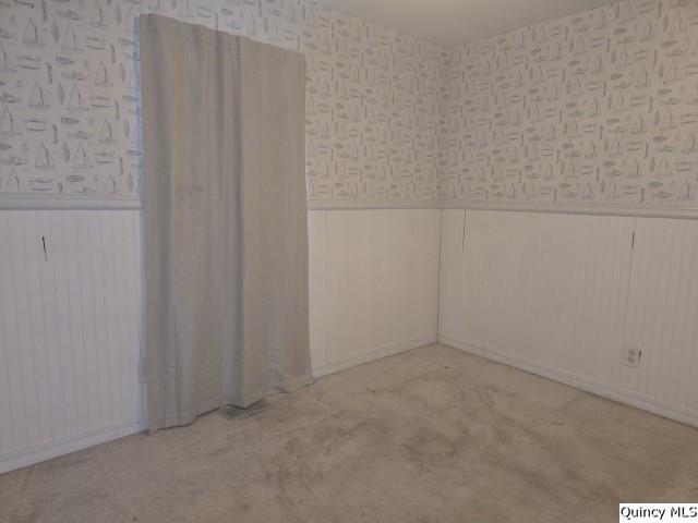 303 North Washington Street Carthage, IL 62321 - Photo 11 of 25 a view of a small space