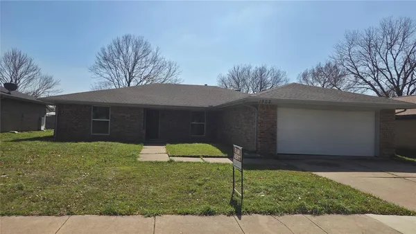 $2,300 | 1902 Overbrook Drive, Arlington, TX 76014