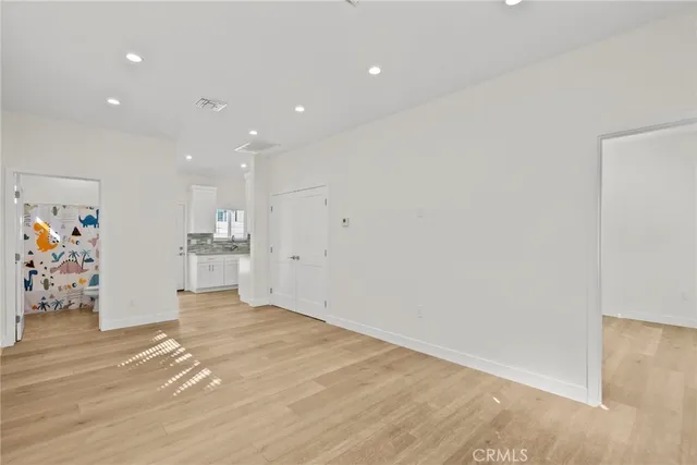 $3,000 | 1058 East Orange Grove Avenue, Burbank, CA 91501