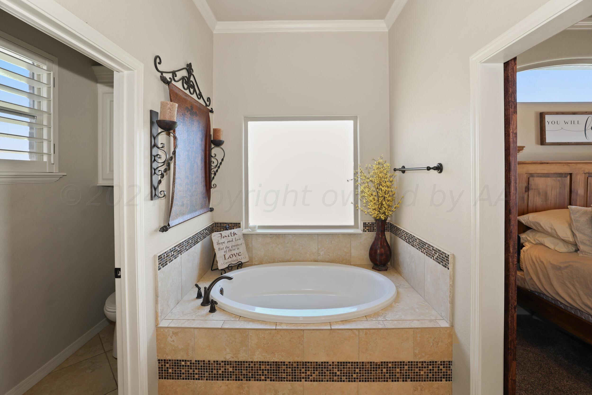 25301 Autumn Ridge Drive Canyon, TX 79015 - Photo 14 of 56 Master Bathtub
