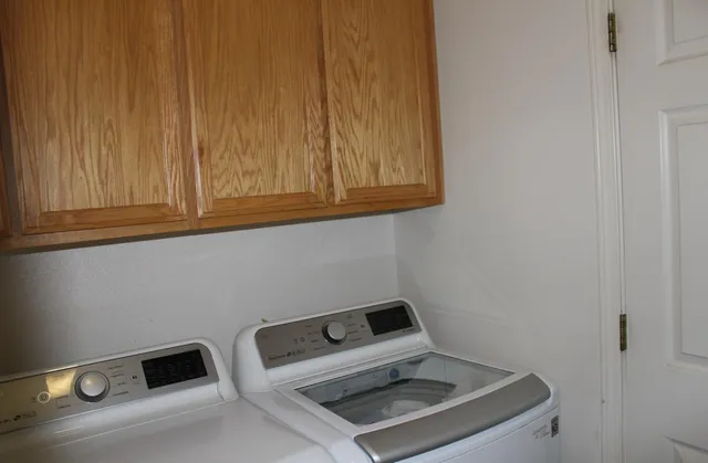 a view of a utility room