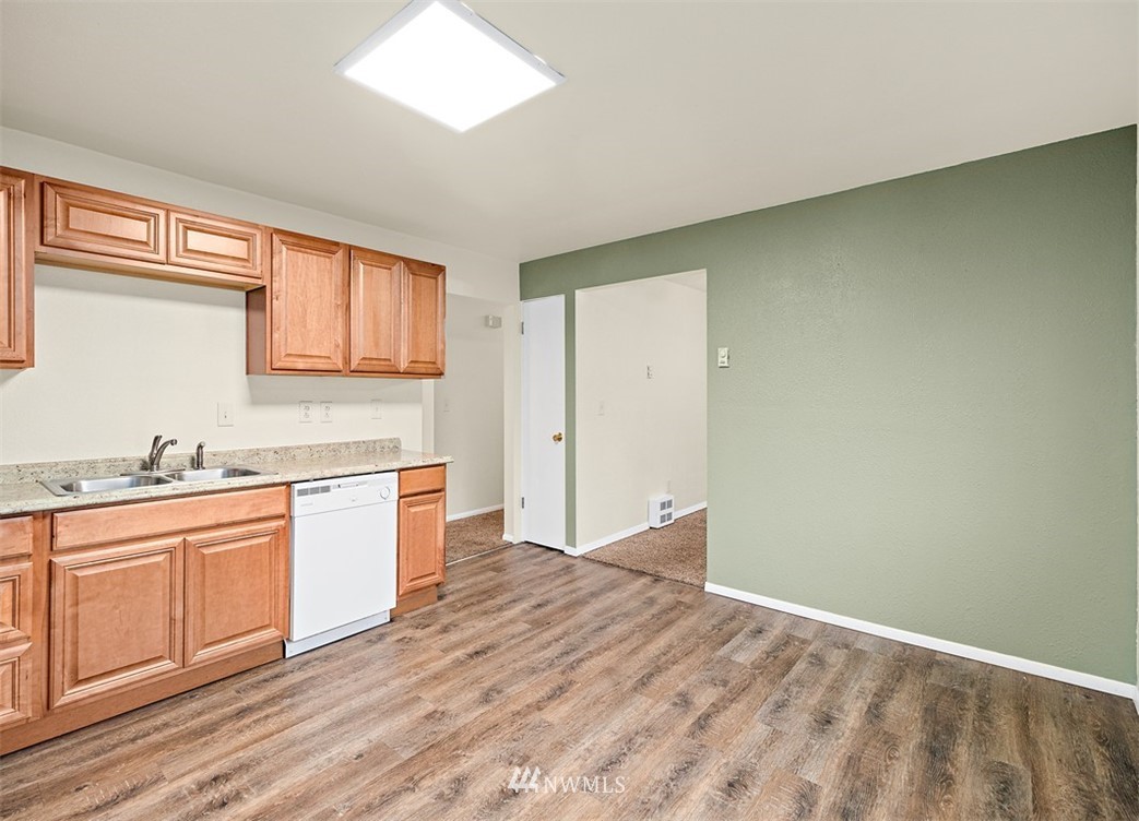 1923 Talbot Road South Renton, WA 98055 - Photo 12 of 28