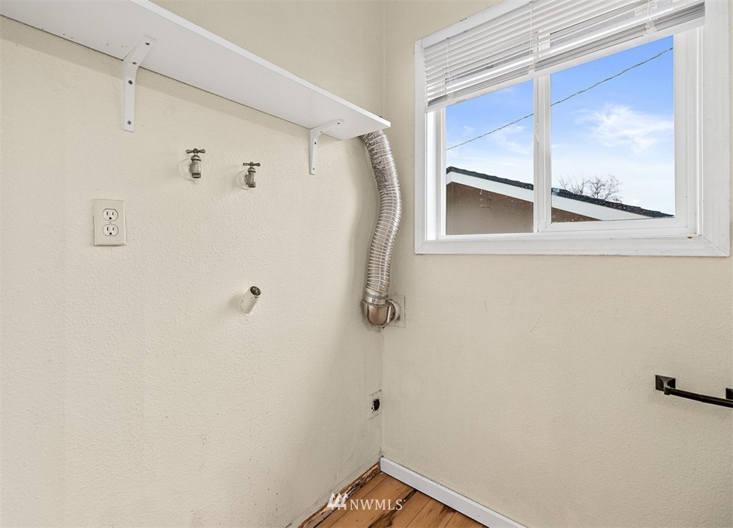 1923 Talbot Road South Renton, WA 98055 - Photo 15 of 28