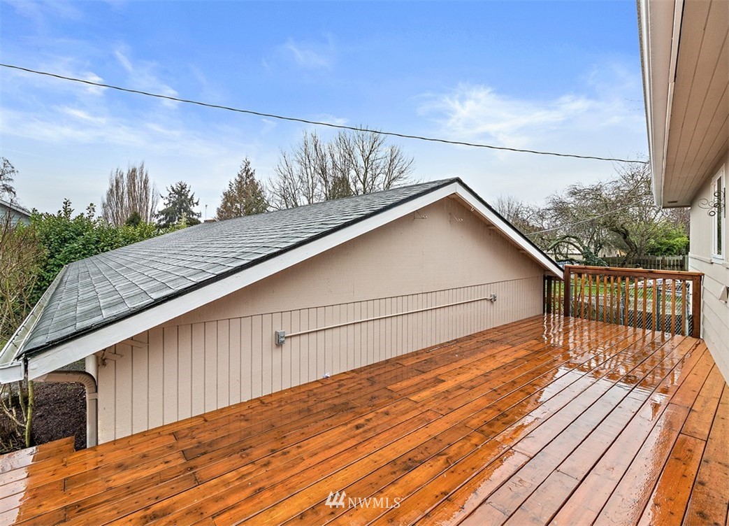 1923 Talbot Road South Renton, WA 98055 - Photo 20 of 28
