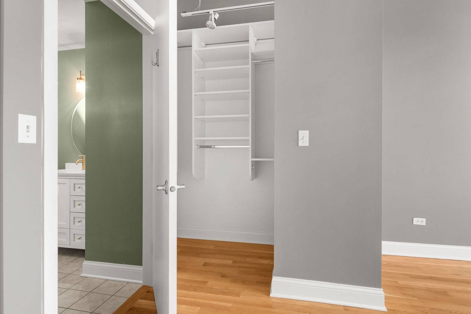 933 West Van Buren Street, Unit 508 Chicago, IL 60607 - Photo 23 of 25 a view of walk in closet