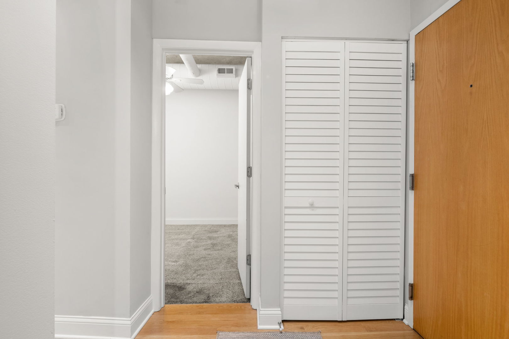 933 West Van Buren Street, Unit 508 Chicago, IL 60607 - Photo 7 of 25 a view of a bathroom