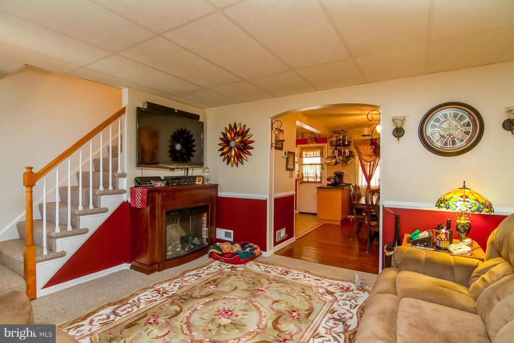 1924 Ormand Road Baltimore, MD 21222 - Photo 3 of 23 Living Room