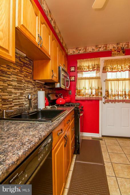 1924 Ormand Road Baltimore, MD 21222 - Photo 5 of 23 Kitchen2