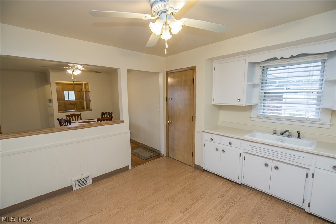 6461 Longridge Road Cleveland, OH 44124 - Photo 6 of 28
