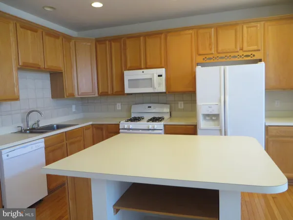 $3,395 | 9044 Tanyard Lane, Lorton, VA 22079