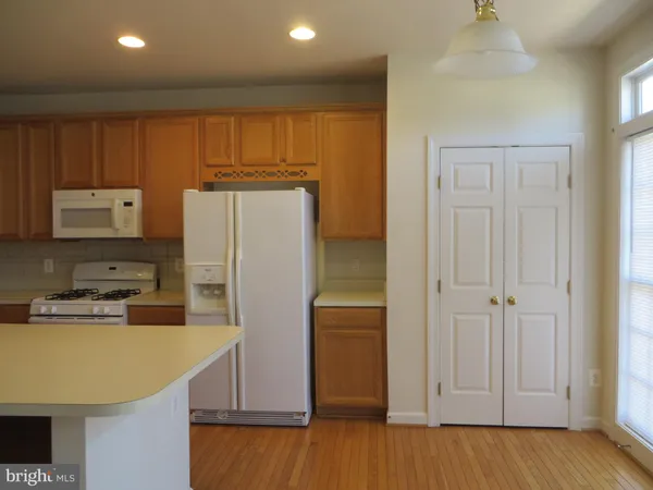 $3,395 | 9044 Tanyard Lane, Lorton, VA 22079