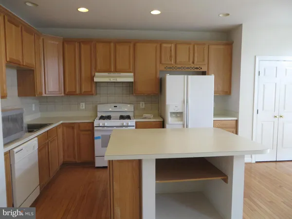 $3,395 | 9044 Tanyard Lane, Lorton, VA 22079