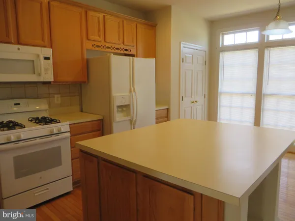 $3,395 | 9044 Tanyard Lane, Lorton, VA 22079