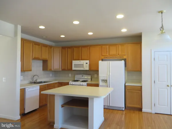 $3,395 | 9044 Tanyard Lane, Lorton, VA 22079