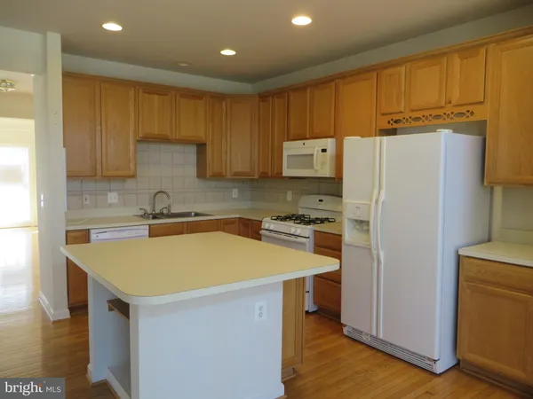 $3,395 | 9044 Tanyard Lane, Lorton, VA 22079