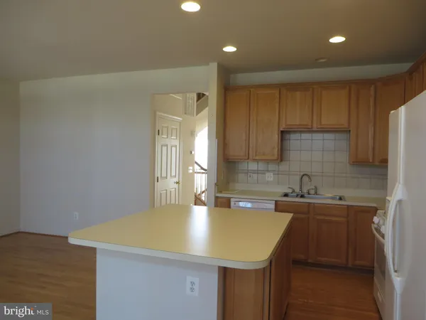 $3,395 | 9044 Tanyard Lane, Lorton, VA 22079