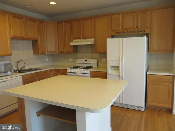 $3,395 | 9044 Tanyard Lane, Lorton, VA 22079