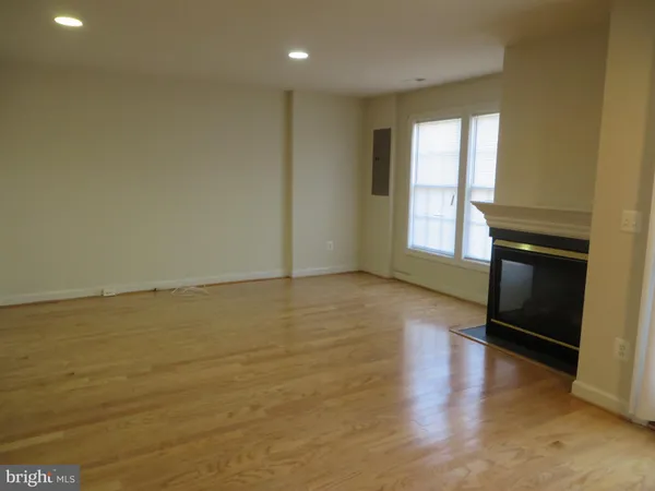 $3,395 | 9044 Tanyard Lane, Lorton, VA 22079