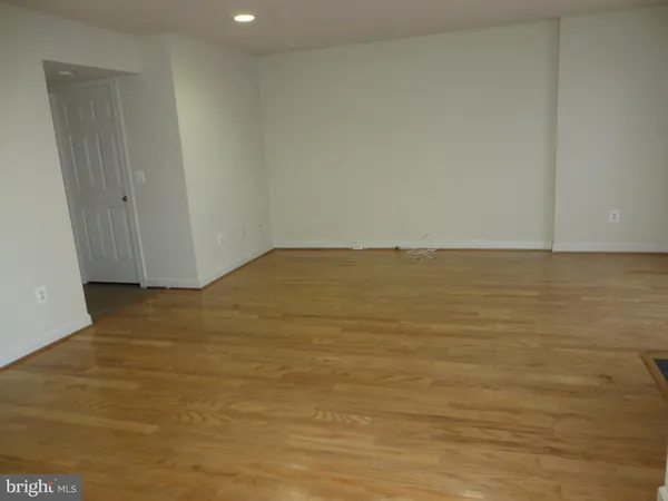 $3,395 | 9044 Tanyard Lane, Lorton, VA 22079