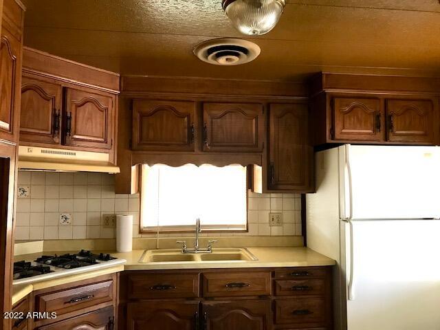 5201 West Camelback Road, Unit F207 Phoenix, AZ 85031 - Photo 5 of 17 KITCHEN F207