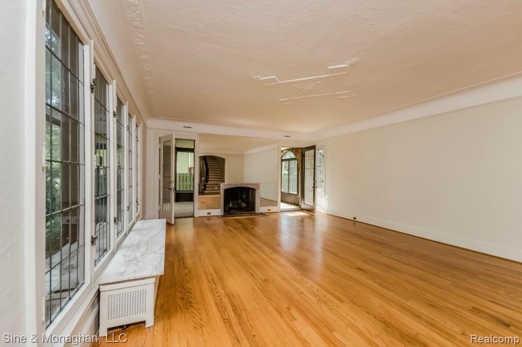 1035 Bishop Road Grosse Pointe, MI 48230 - Photo 10 of 62 010-Living_Room-1944621-medium.jpg