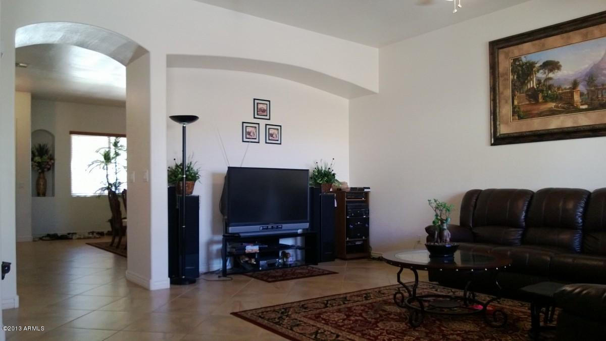 4930 West Apollo Road Laveen, AZ 85339 - Photo 10 of 23 Family room