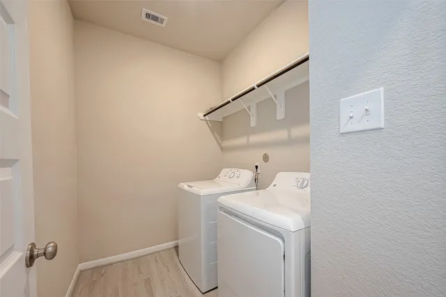 $2,200 | 1091 Lily Lane, Bellville, TX 77418