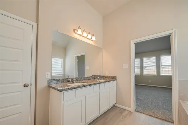 $2,200 | 1091 Lily Lane, Bellville, TX 77418