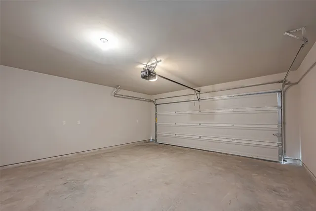 $2,200 | 1091 Lily Lane, Bellville, TX 77418