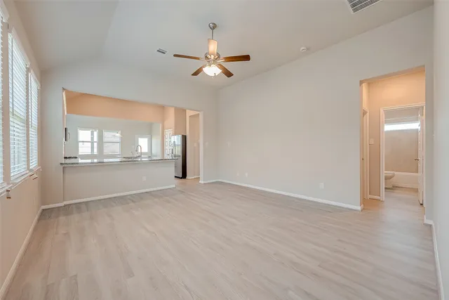 $2,200 | 1091 Lily Lane, Bellville, TX 77418