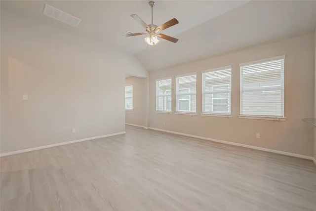 $2,200 | 1091 Lily Lane, Bellville, TX 77418