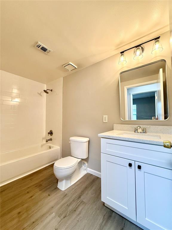 758 Warrenton Road Winter Park, FL 32792 - Photo 21 of 52 a bathroom with a toilet sink and mirror