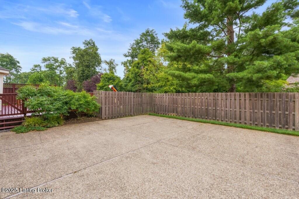 813 Foxgate Road Louisville, KY 40223 - Photo 57 of 63 60
