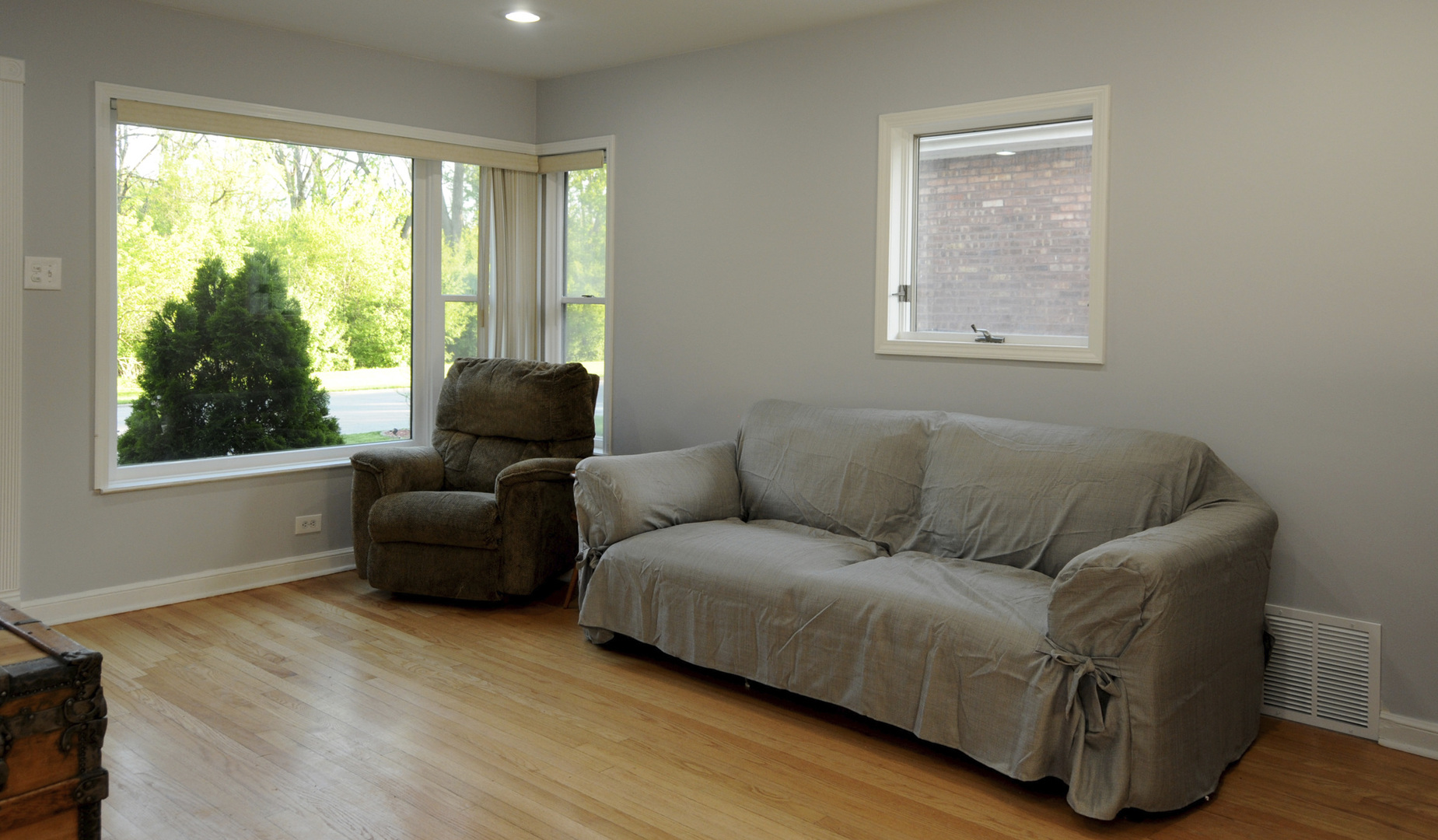 9038 South Forestview Drive North Riverside, IL 60546 - Photo 3 of 24 a living room with furniture and a window